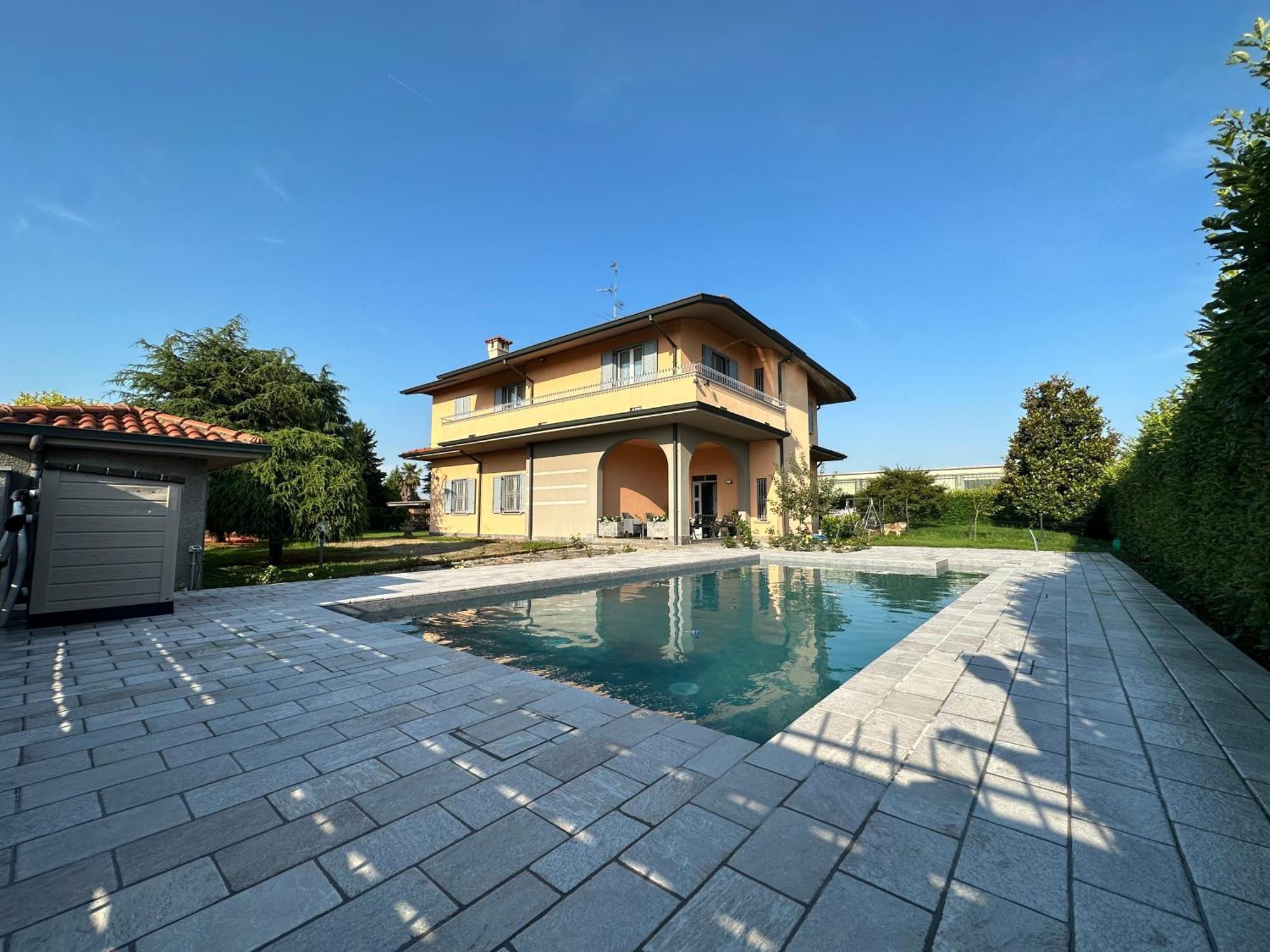 Villa 2 Cassano dʼAdda Exterior foto